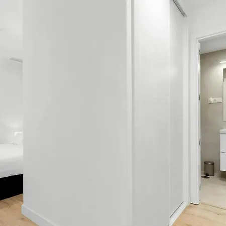 Eye Pool & Parking Free Apartment Malaga